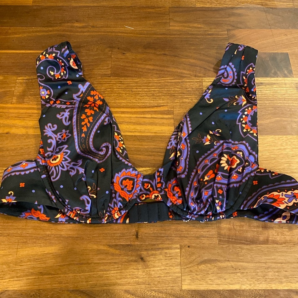 WeWoreWhat Danielle Bernstein Underwire V neck Top Paisley Satin Large NWT